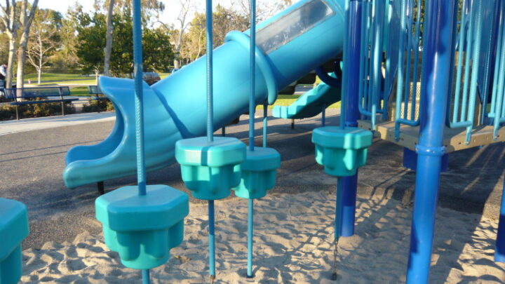 Mason Regional Park: Family Gatherings and Long Strolls