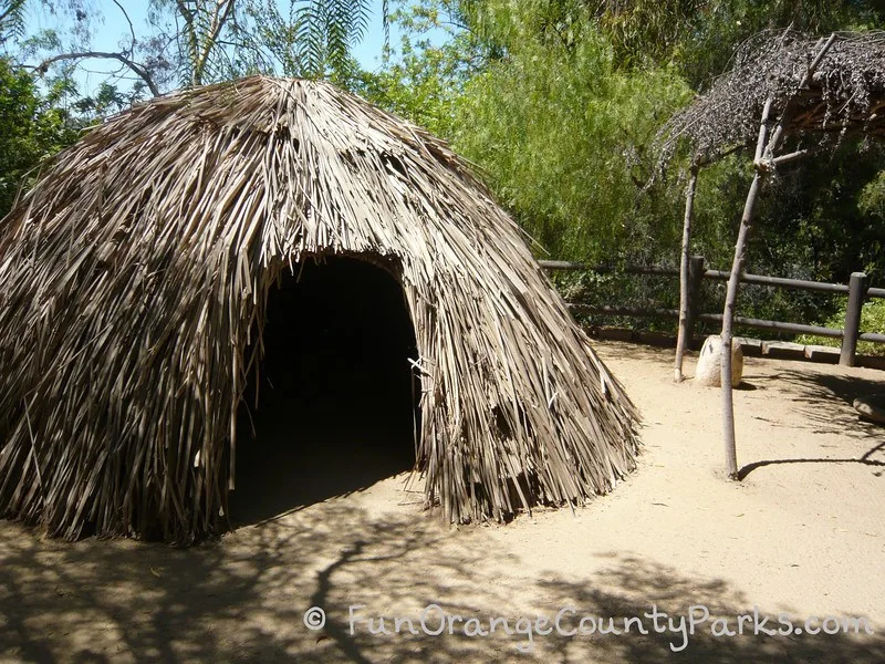heritage hill historical park lake forest - native american hut