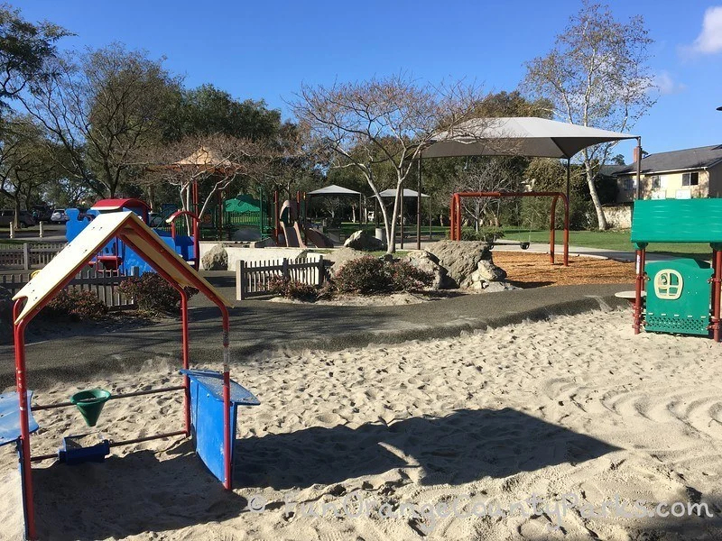 creekside park dana point - play houses and swings