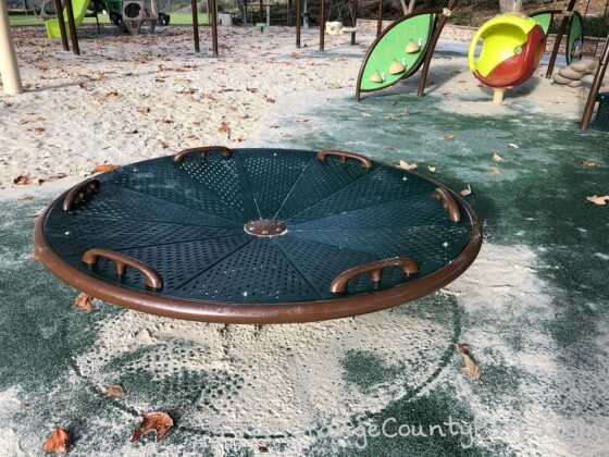 wobbly saucer play toy